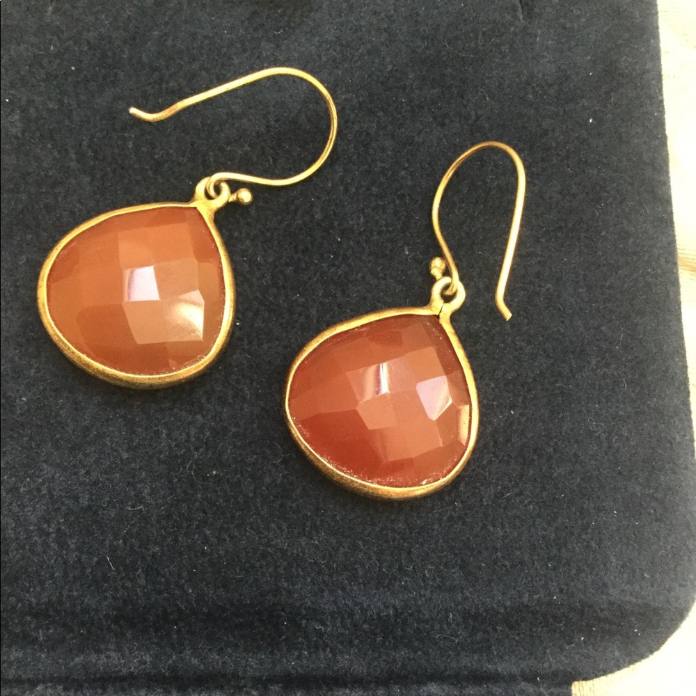 NWOT, Tear drop hanging earrings.
